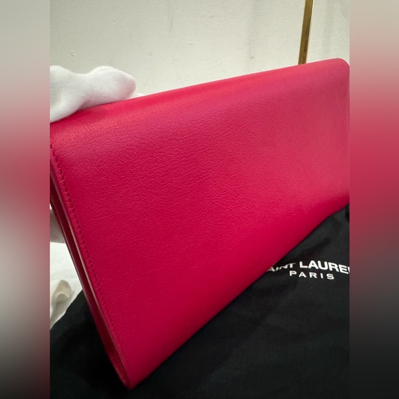YSL clutch
Saint Laurent
Belle de Jour Clutch Leather Large (like new) - Picture 6 of 13